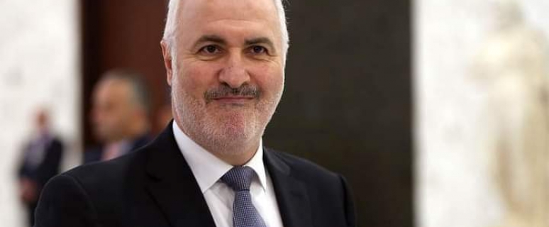 دجل وكذب وخبث... عزيز: أوعى تصدقوهن